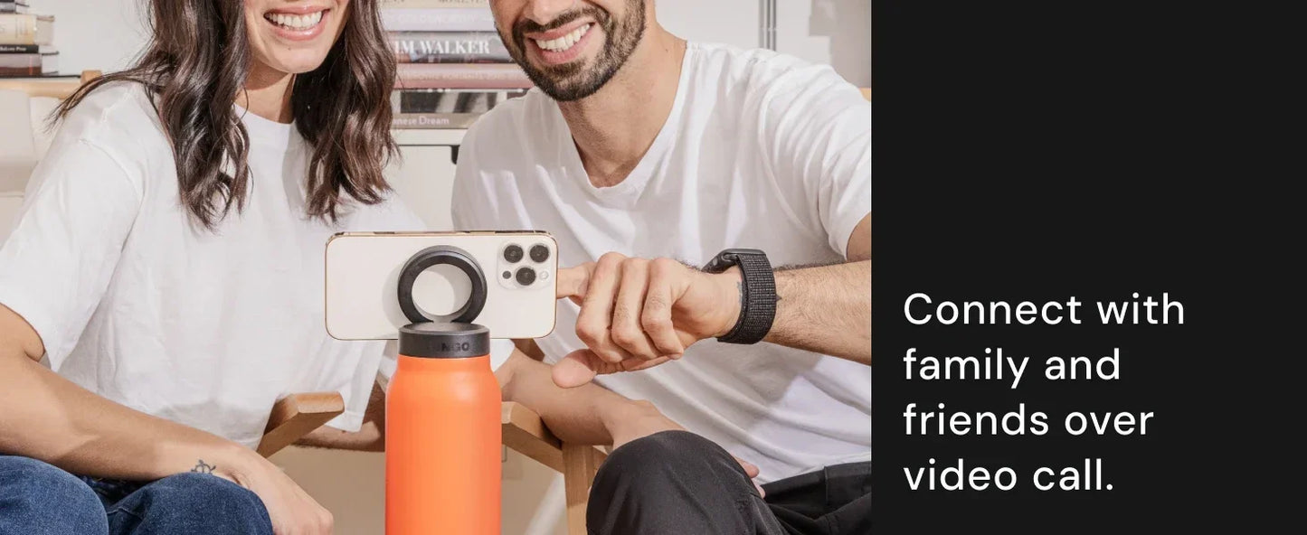 Isolierte Sport-Trinkflasche mit magnetischer Handyhalterung und integriertem Ständer – perfekt für Fitnessstudio, Outdoor-Abenteuer und Reisen.