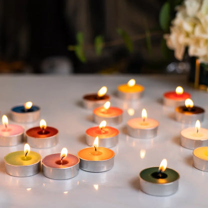 50 Teelichter in verschiedenen Ausführungen, Paraffinkerzen in verschiedenen Farben, ideal für Partys, Hochzeiten und Feste, Tischdekoration