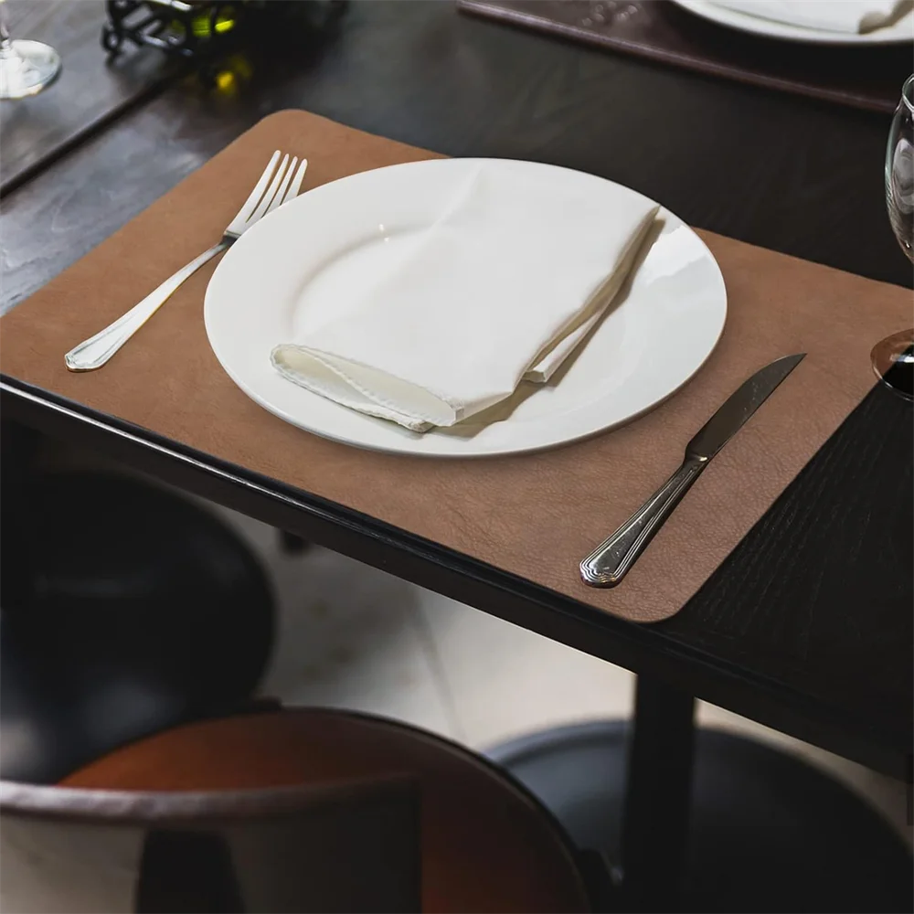 Kunstleder Tischsets Set 🍽️ – Quadratisch, isolierend für Küche, Esszimmer & Restaurant (1/4/6 Stück)