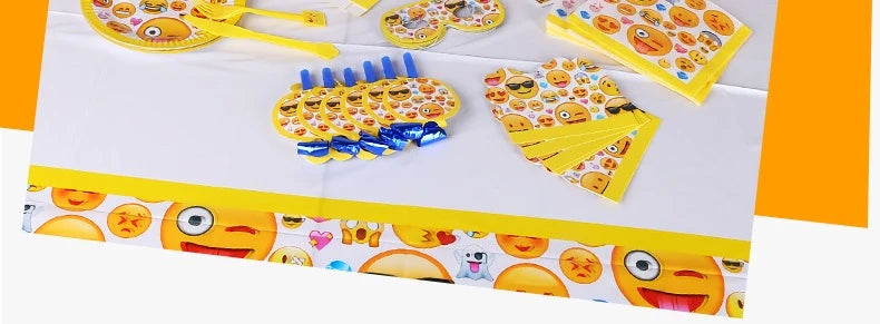 136-teiliges Emoji-Partygeschirr-Set mit lächelnden Gesichtern, Pappbecher und -teller, Einweggeschirr für Geburtstage, Feste und Feiern, Partydekoration