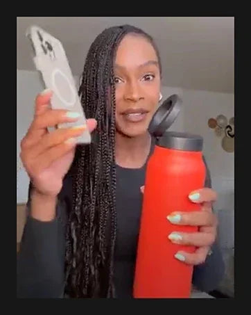 Isolierte Sport-Trinkflasche mit magnetischer Handyhalterung und integriertem Ständer – perfekt für Fitnessstudio, Outdoor-Abenteuer und Reisen.